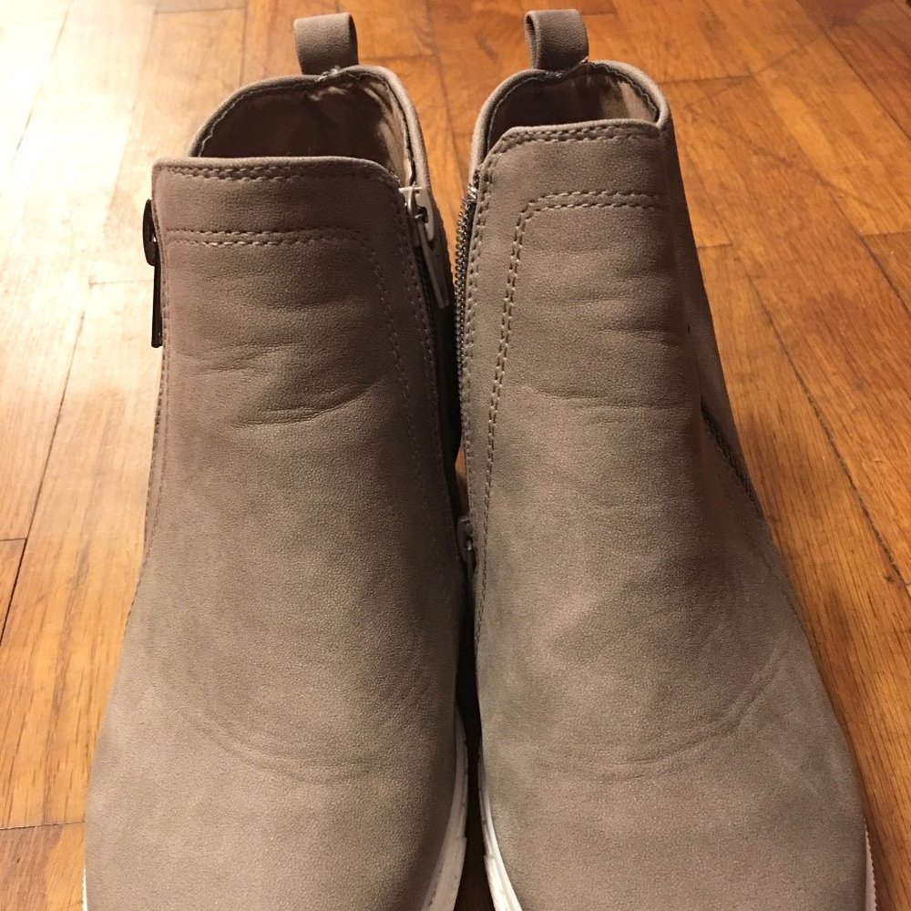 Pierre Dumas [Brown & White Shoes With Zippers]